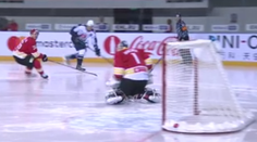 VIDEO Rana ako z dela. Ruský hokejista tvrdým príklepom pretrhol sieť