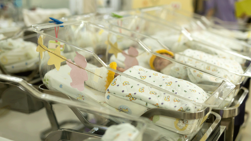 Pre pandémiu odložili rodičovstvo. V tomto štáte im chce vláda platiť, aby si to rozmysleli