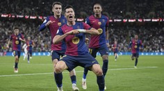 Real schytal výprask nehodný finále. Superpohár berie napriek červenej karte Barcelona