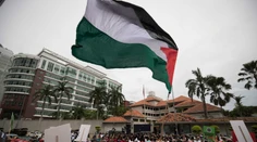 Stovky Palestínčanov sa dostali do potýčiek s políciou, hlásia prvé obete
