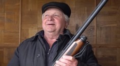 Príbeh ako z béčkového akčného filmu: Vyznamenaný dôchodca verí, že zostrelil ruský bombardér