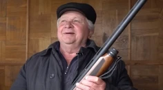 Príbeh ako z béčkového akčného filmu: Vyznamenaný dôchodca verí, že zostrelil ruský bombardér