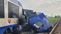 VIDEO: Kamión roztrhnutý na kusy a zničený vlak. Takto vyzerá miesto tragickej nehody