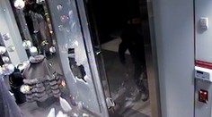 Veľká lúpež na Štedrý deň: Zlodeji ukradli kožuchy za vyše milión dolárov