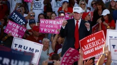 Šéfka Trumpovej kampane priznala: Zaostávame za Clintonovou