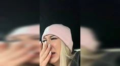 Mladá vodička uviazla s autom pri výjazde z garáže. Za srdcervúce video si ju ľudia poriadne podali