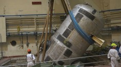 V Jaslovských Bohuniciach sa deje unikátna operácia. Ničia posledný parogenerátor