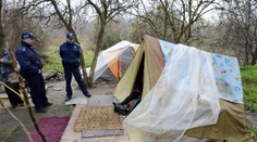 Medzi bezdomovcami v Bratislave našli policajti iba trojročného chlapca