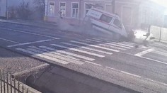 VIDEO: Desivá nehoda sanitky s pacientom. Zrážke s osobným autom predchádzala séria chýb