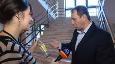 Fľaška alkoholu, ktorú na etikete odporúča primátor Vysokých Tatier