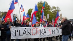 V Česku ľudia zapaľovali sviečky aj protestovali. Len v Prahe bolo vyše 20 zhromaždení