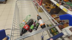 Na cenách sa začína prejavovať daň z cukru. U susedov nakúpite sladené nápoje až o štvrtinu lacnejšie