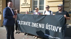 Toto je zdrvujúca správa, tvrdí Amnesty International o ústavnej novele