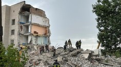 Ruská raketa zasiahla päťposchodovú bytovku. Útok si vyžiadal najmenej 15 obetí