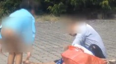 Otrasné video! Opitá matka sa váľala po zemi, dcérka plakala