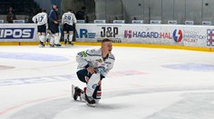 Po kolízii s hviezdou mu napísali fanúšikovia, potulky New Yorkom mu pripomenuli Sám doma. Sýkorovi dali v kempe prezývku