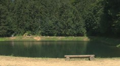 Obnažovanie pri tajchu sa niekomu nepáčilo. Nudisti v Banskej Štiavnici dostali pokutu