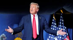 Trump chce v septembri diskutovať s Harrisovou až trikrát. Zatiaľ mu predvolebnú debatu potvrdila iba jedna televízia