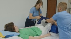 Nešťastný pád zmenil život celej rodine. Žena, ktorú priviezol z Ameriky vládny špeciál, robí pokroky