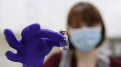 Z jednej ampulky vakcíny Pfizer už možno extrahovať šesť dávok