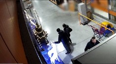 Polícia pátra po zlodejovi svietiaceho soba z hobby obchodu v Bratislave. Poznáte ho?