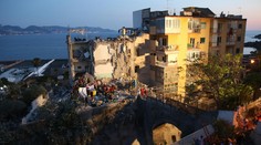 Pod troskami zrúteného domu v meste Torre Annunziata zomreli aj súrodenci