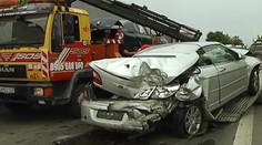 Kamionista sa zahľadel a zdemoloval dve autá