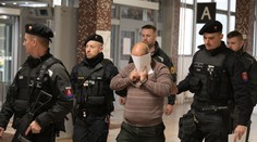 Kauza policajnej brutality: Obvinený muž zákona s kolegom klamal, keď k zbitému mužovi v Košiciach volali záchranárov