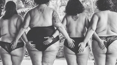 Celulitída a množstvo tuku. Väčšie ženy odhodili zábrany a oblečenie