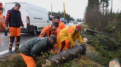 Silná víchrica lámala stromy ako zápalky, rieky sa vylievali z korýt
