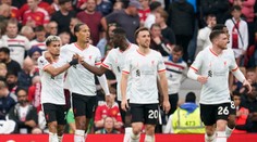Liverpool v šlágri jednoznačne zdolal Manchester United  a stále neinkasoval. Chelsea opäť prišla o body