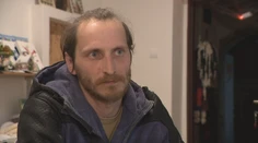 Po rozvode mu zostali na krku dlhy a tri deti, ktoré miluje. Sociálny systém mu hádže polená pod nohy