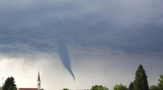 FOTO+VIDEO: Extrémne počasie udrelo len kúsok od Slovenska. Českom sa prehnalo ďalšie tornádo