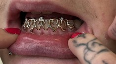 Netradičný, no dizajnový fenomén. Mladý remeselník Samuel vytvára šperky, ktoré patria na zuby