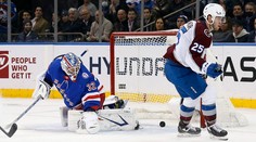 Húska pri debute inkasoval 7 gólov, Sekera asistoval pri prehre Dallasu