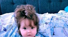 Malá Mia nemá ešte ani rok a už môže nosiť vrkoče: Pozrite si, s akými vlasmi sa už narodila