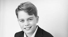 Prince George oslavuje jedenáste narodeniny. William a Kate sa podelili o jeho novú fotografiu