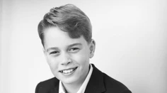 Prince George oslavuje jedenáste narodeniny. William a Kate sa podelili o jeho novú fotografiu