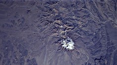 Obrovská sopka, ktorá bola státisíce rokov nečinná, sa prebúdza. Vedci zaznamenali niekoľko varovných signálov