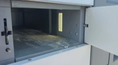 Stoja na slnku a nemajú klimatizáciu. Sú výdajné boxy počas tropických horúčav bezpečné pre vaše zásielky?