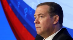 Ak sa Ukrajina pokúsi získať Krym vojenskou cestou späť, čaká ju súdny deň, vyhlásil Medvedev