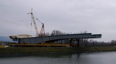 V Trenčíne stavajú unikátny most. Bude aj pre cyklistov