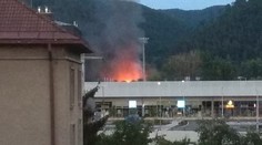 Veľký požiar haly v Banskej Bystrici, horeli drevené palety