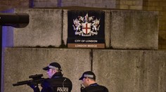 Policajti spacifikovali útočníkov v Londýne 50 výstrelmi