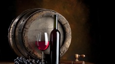 Mladík ukradol fľaše s vínom, hrozia mu dva roky natvrdo