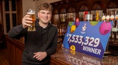 Mladý Angličan vyhral jackpot. Namiesto luxusu sa vrátil k opravám potrubia