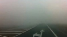 Vodiči na to často zabúdajú a ohrozujú ostatných. Viete kedy môžete použiť hmlovky?