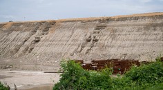 Zhotoviteľ D4R7 opraví časť rozostavaného násypu na D4