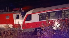 FOTO+VIDEO: Vlaky, ktoré sa zrazili pri Pezinku, boli plné študentov. Zranenia utrpeli desiatky osôb