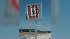 Na českej diaľnici zavádzajú maximálnu rýchlosť 150 km/h. Objavil sa prvý problém